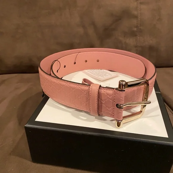 Gucci Mauve Pink Embossed Leather Women's Belt with Gold Buckle - Picture 1 of 4